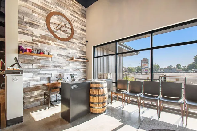 $800,000 | 702 West Lincoln Avenue, Goshen, IN 46526