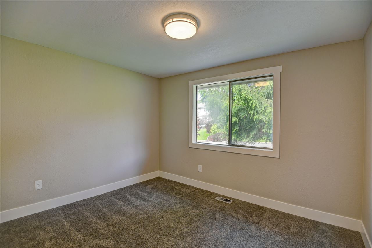 1906 South Conklin Road Spokane Valley, WA 99037 - Photo 8 of 19