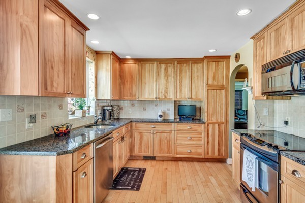 28 Eliot Road Arlington, MA 02474 - Photo 9 of 24 Gallery Image 9