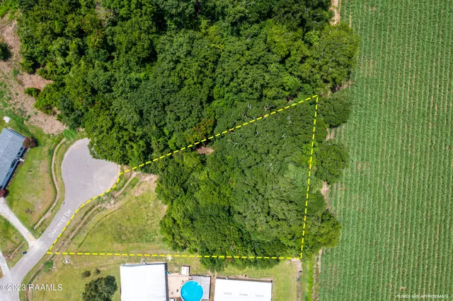 $36,000 | 909 Oakcrest Drive, New Iberia, LA 70563