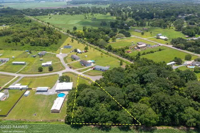 $36,000 | 909 Oakcrest Drive, New Iberia, LA 70563