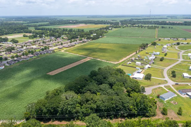 $36,000 | 909 Oakcrest Drive, New Iberia, LA 70563