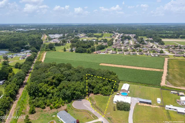 $36,000 | 909 Oakcrest Drive, New Iberia, LA 70563