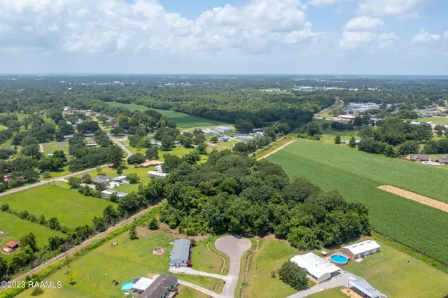 $36,000 | 909 Oakcrest Drive, New Iberia, LA 70563