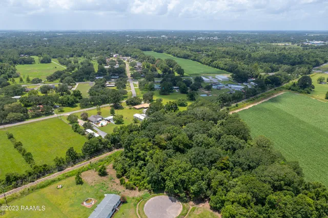 $36,000 | 909 Oakcrest Drive, New Iberia, LA 70563