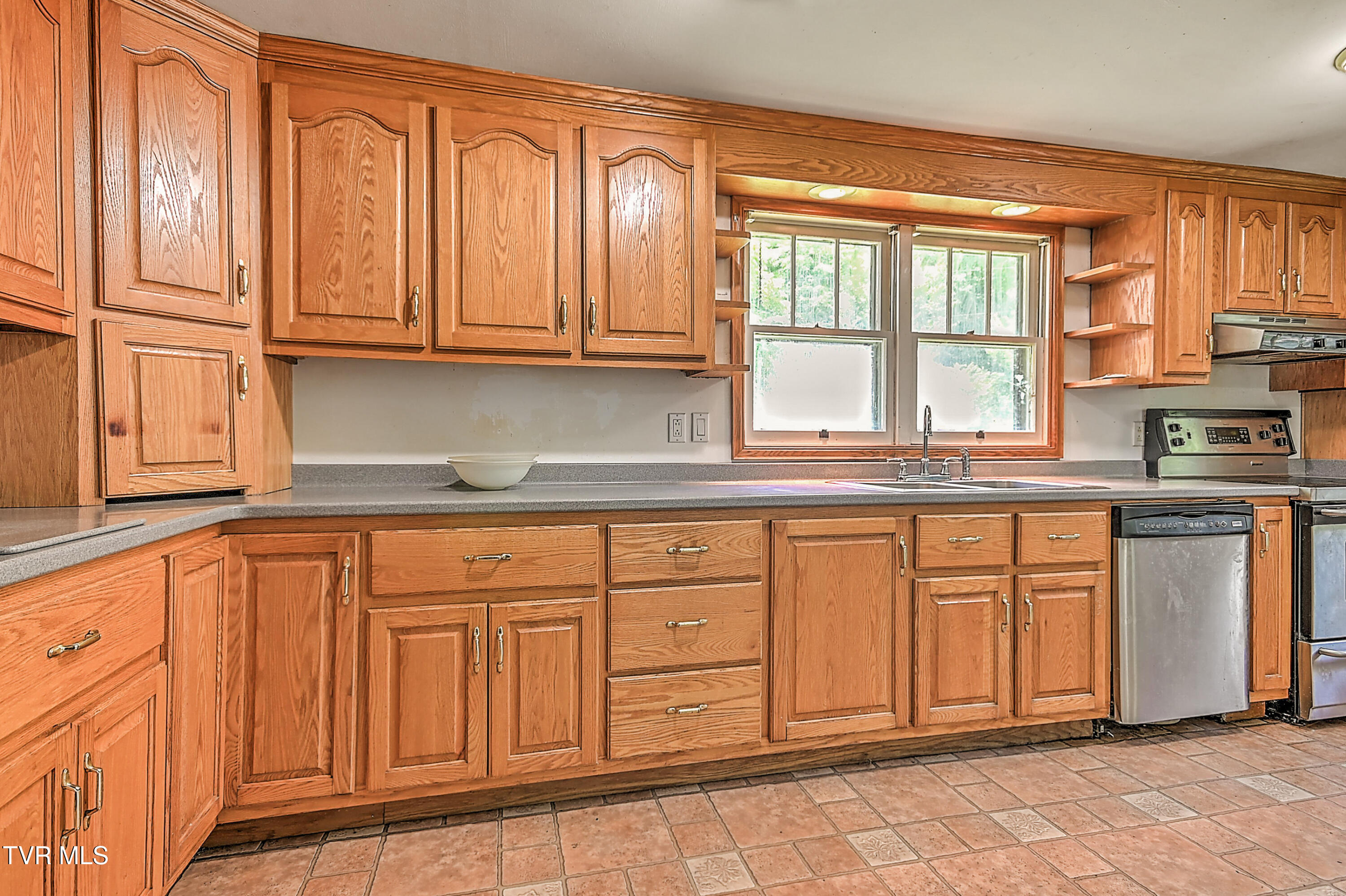 301 Keenburg Road Bluff City, TN 37618 - Photo 13 of 58 301 Keenburg TJ-25