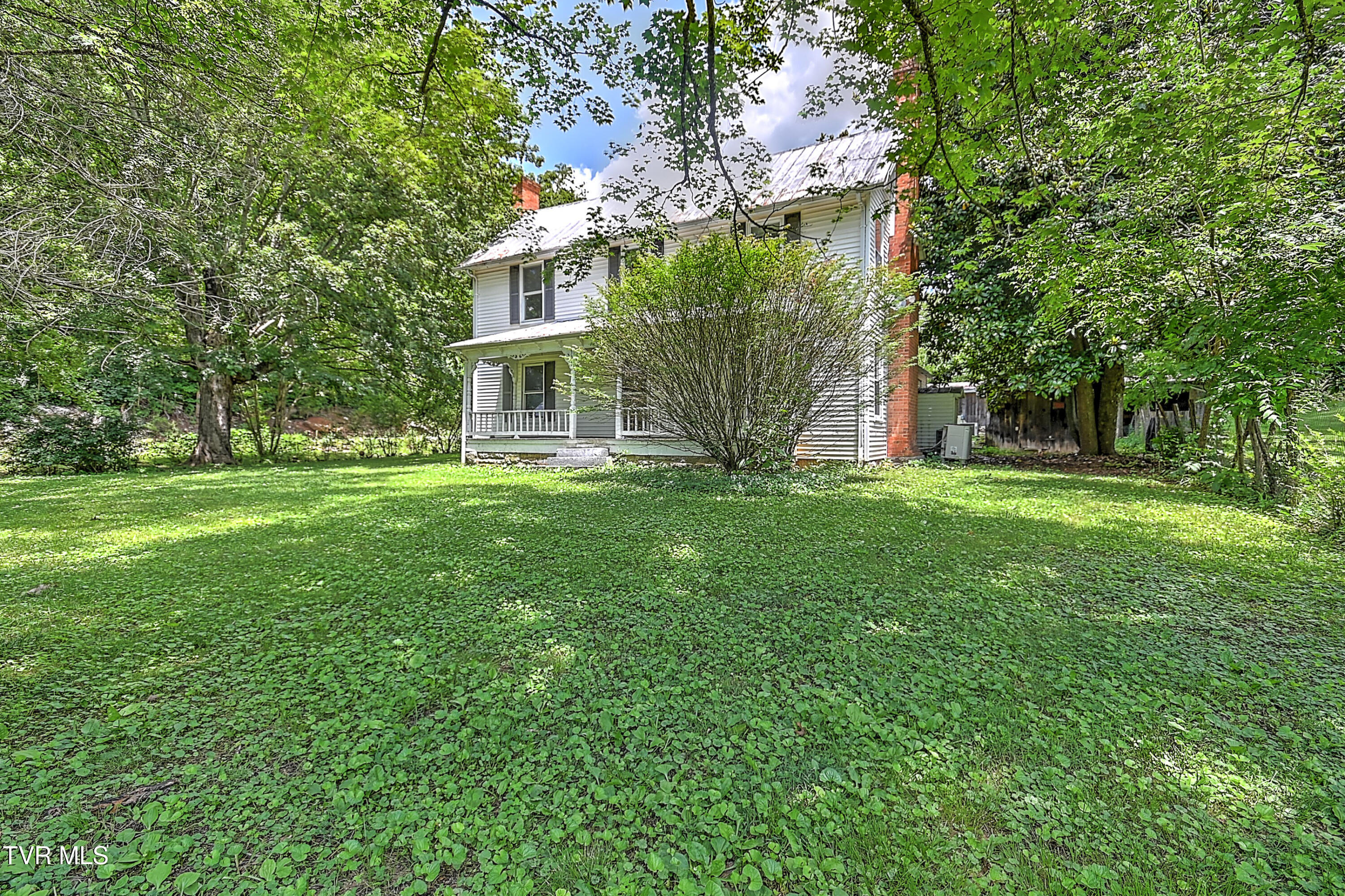 301 Keenburg Road Bluff City, TN 37618 - Photo 3 of 58 301 Keenburg TJ-4