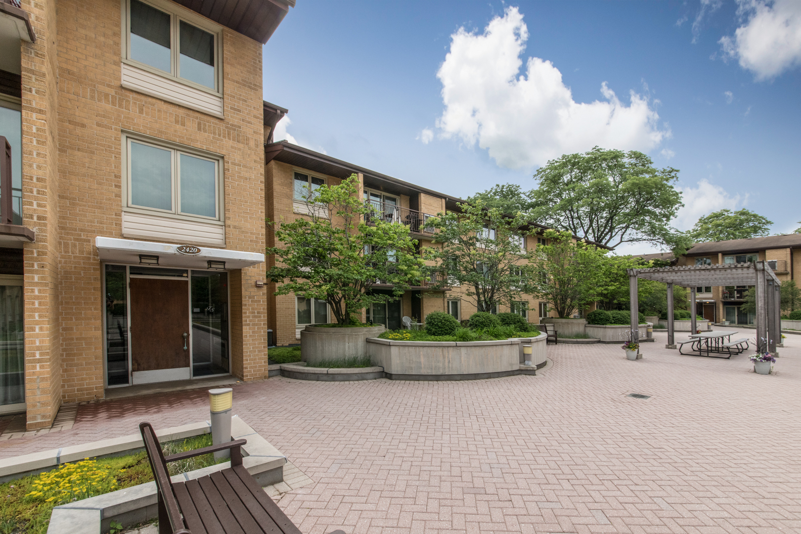 2420 West Talcott Road, Unit 111 Park Ridge, IL 60068 - Photo 2 of 27 Gallery Image 2