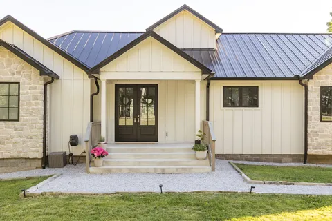 $1,230,250 | 1058 Paiute Trail, Pegram, TN 37143