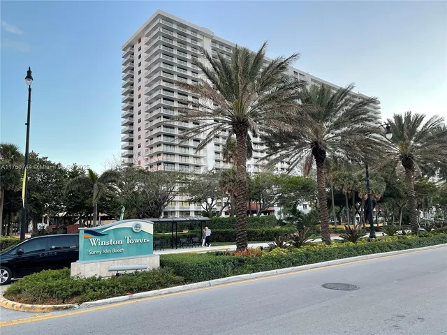 $399,000 | 210 174th Street, Unit 305, Sunny Isles Beach, FL 33160