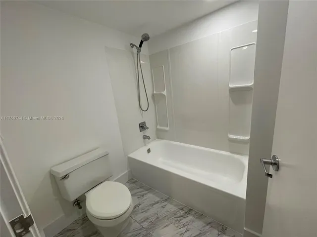 $399,000 | 210 174th Street, Unit 305, Sunny Isles Beach, FL 33160