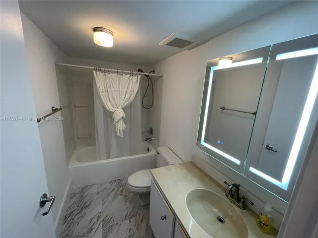 $399,000 | 210 174th Street, Unit 305, Sunny Isles Beach, FL 33160