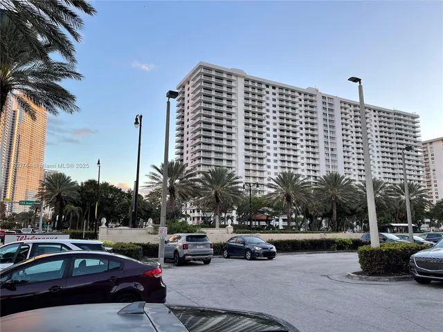 $399,000 | 210 174th Street, Unit 305, Sunny Isles Beach, FL 33160
