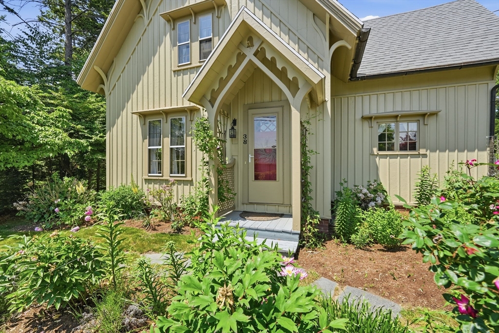 38 Round Hill Road Northampton, MA 01060 - Photo 5 of 42