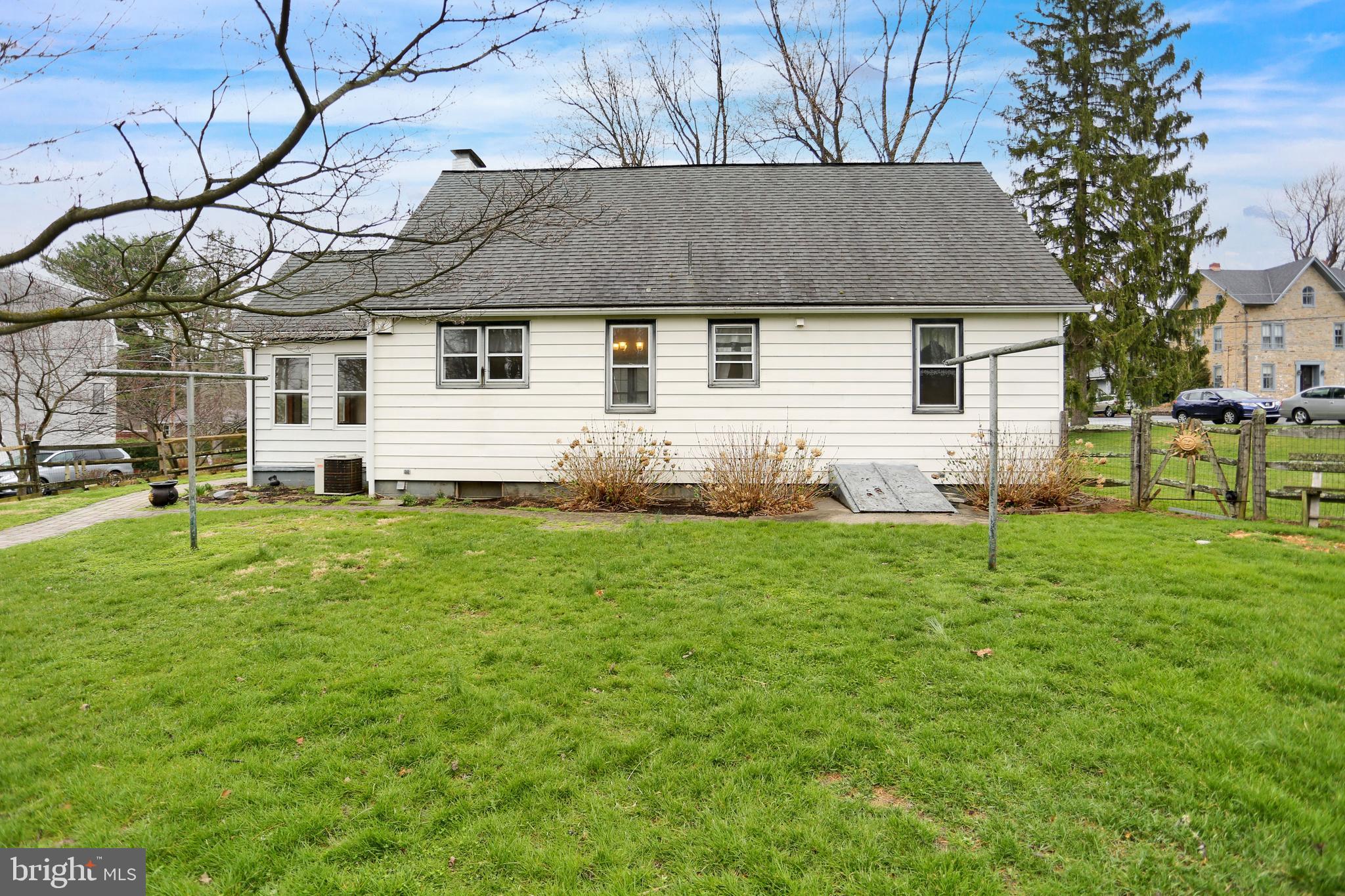 2610 Hill Road Reading, PA 19606 - Photo 2 of 33