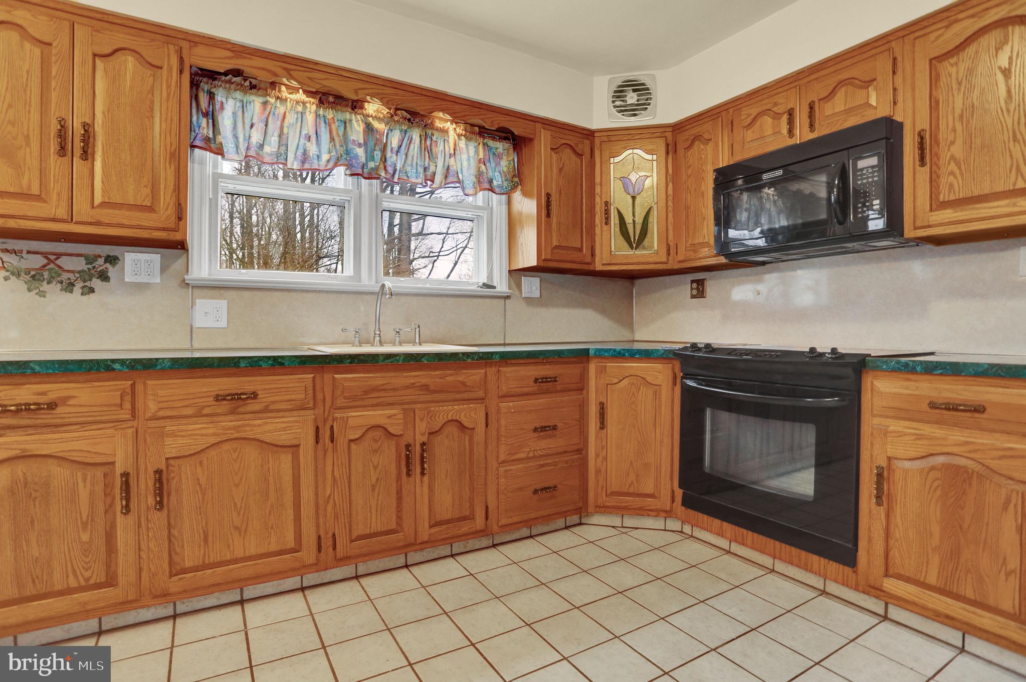 2610 Hill Road Reading, PA 19606 - Photo 12 of 33