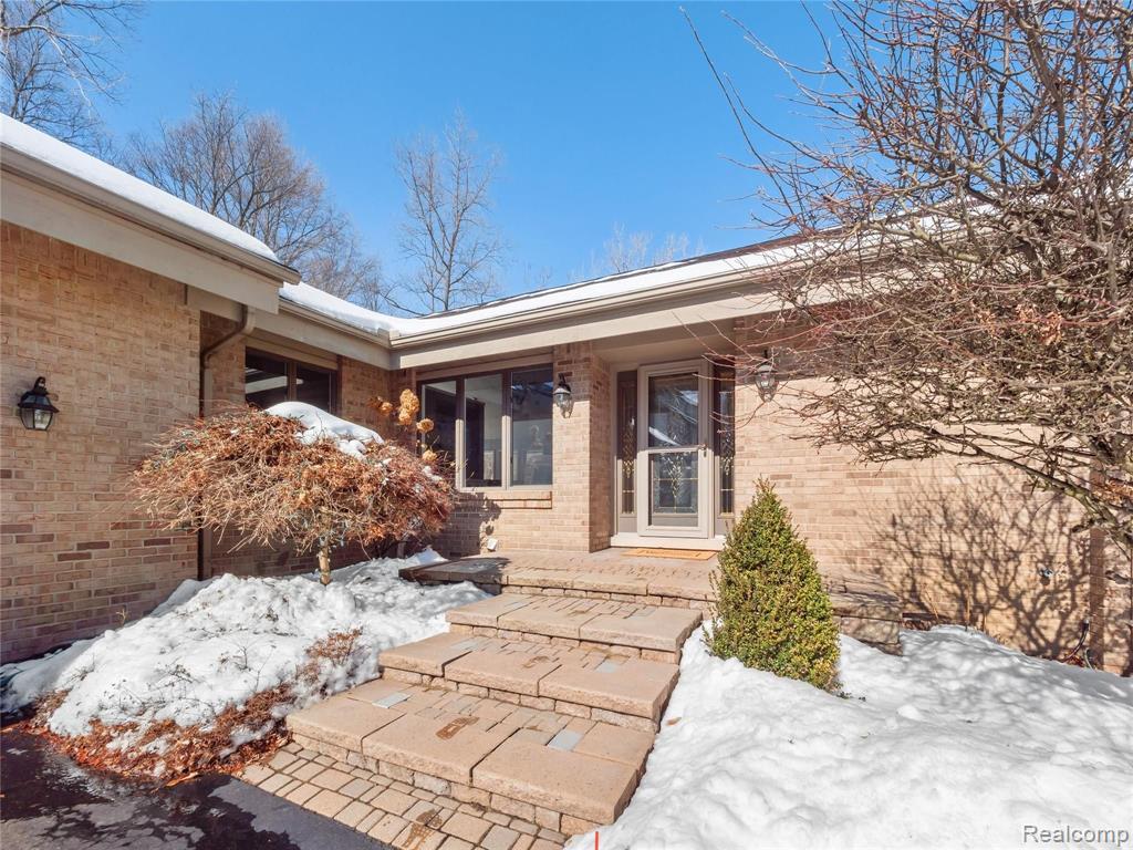 21311 Metroview Road Farmington Hills, MI 48335 - Photo 2 of 78