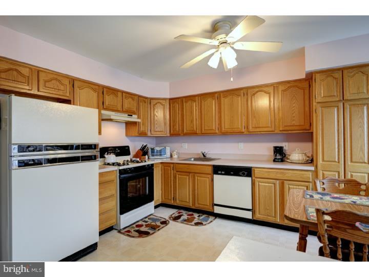 4 Stokes Road Mount Laurel, NJ 08054 - Photo 8 of 19 Kitchen