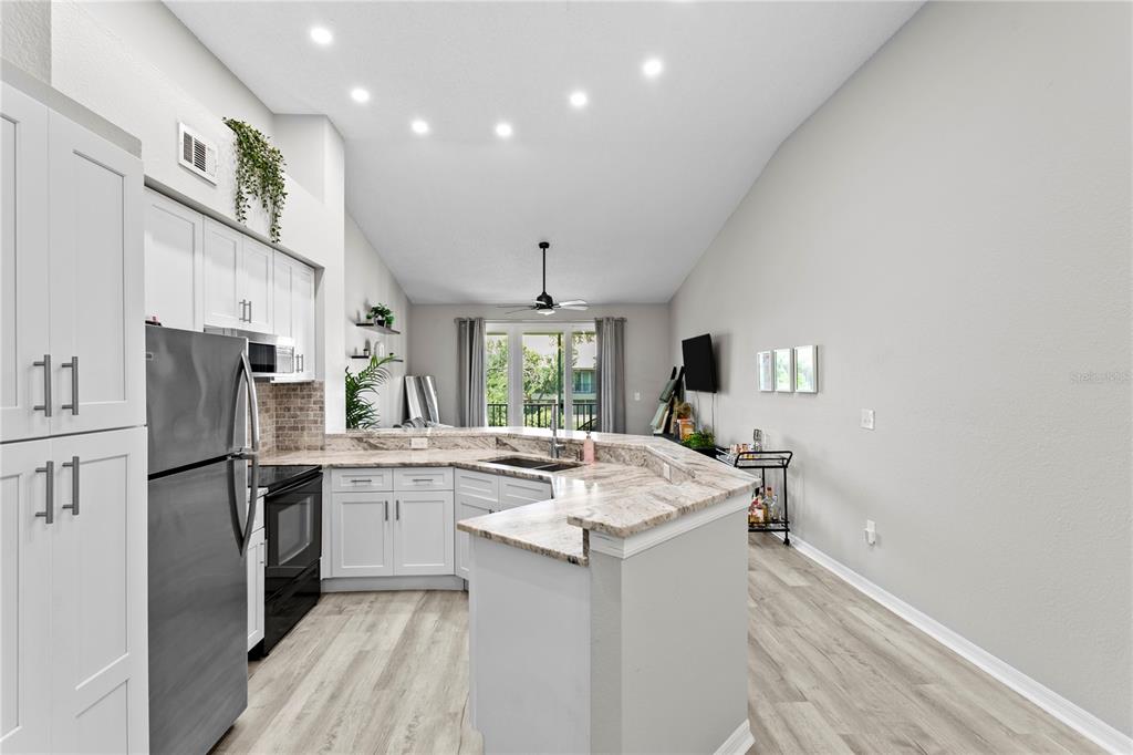 1040 Normandy Trace Road Tampa, FL 33602 - Photo 11 of 37
