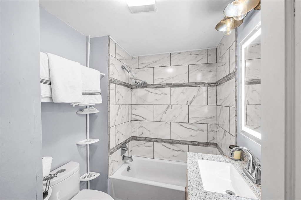 63 Lawton Street Springfield, MA 01109 - Photo 12 of 34