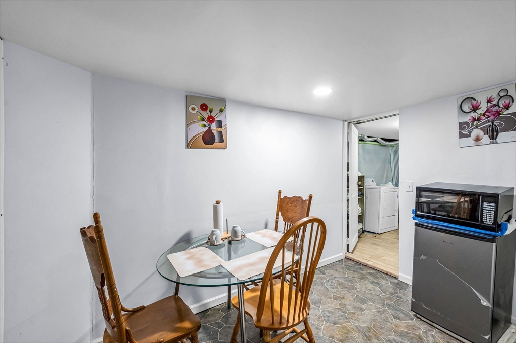 63 Lawton Street Springfield, MA 01109 - Photo 22 of 34