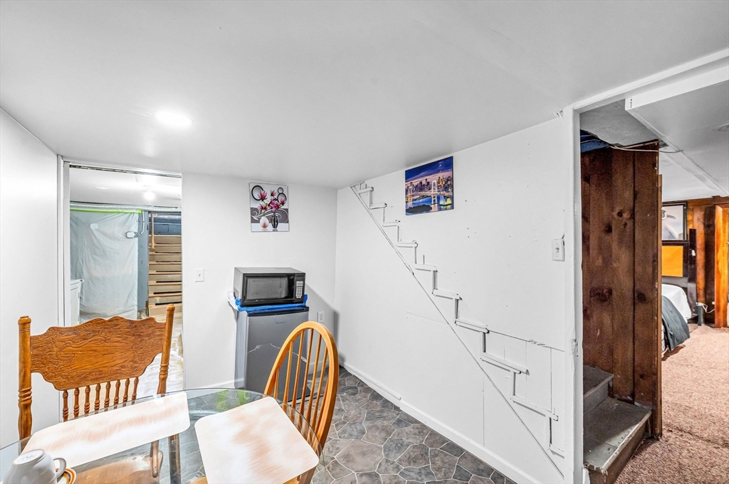 63 Lawton Street Springfield, MA 01109 - Photo 23 of 34