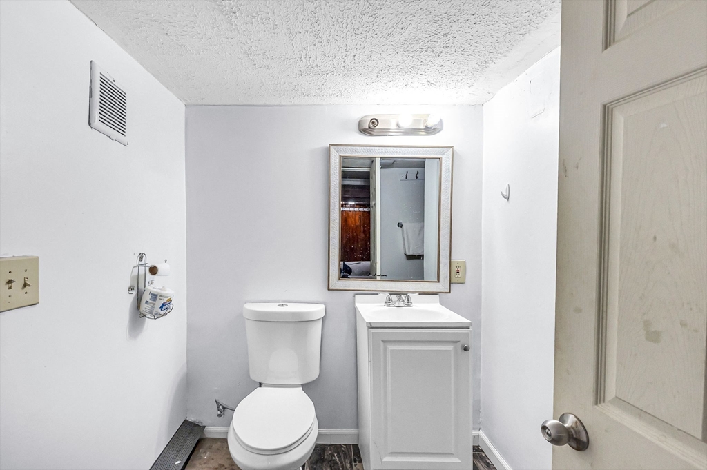 63 Lawton Street Springfield, MA 01109 - Photo 27 of 34