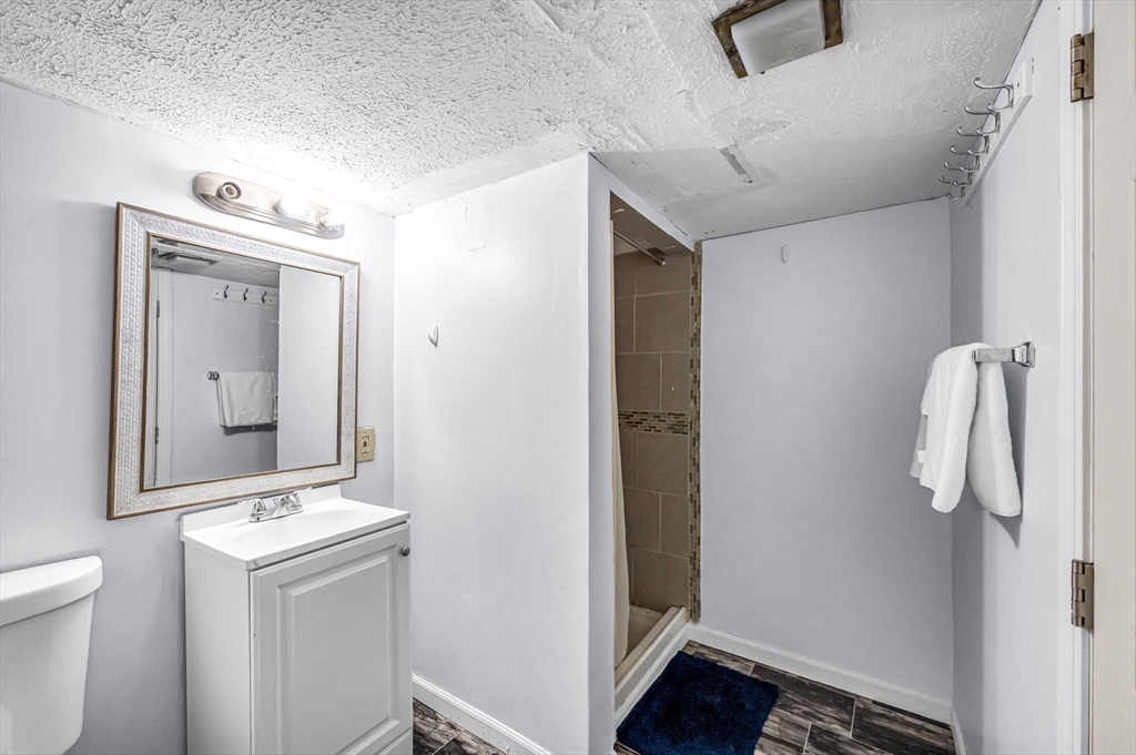 63 Lawton Street Springfield, MA 01109 - Photo 28 of 34