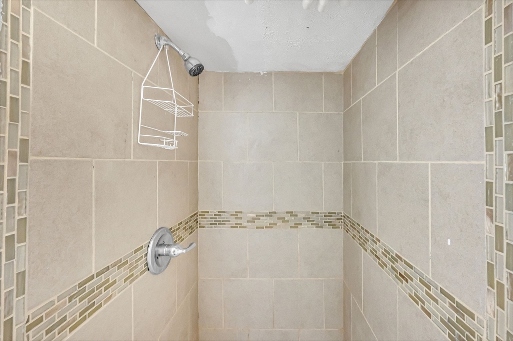 63 Lawton Street Springfield, MA 01109 - Photo 29 of 34