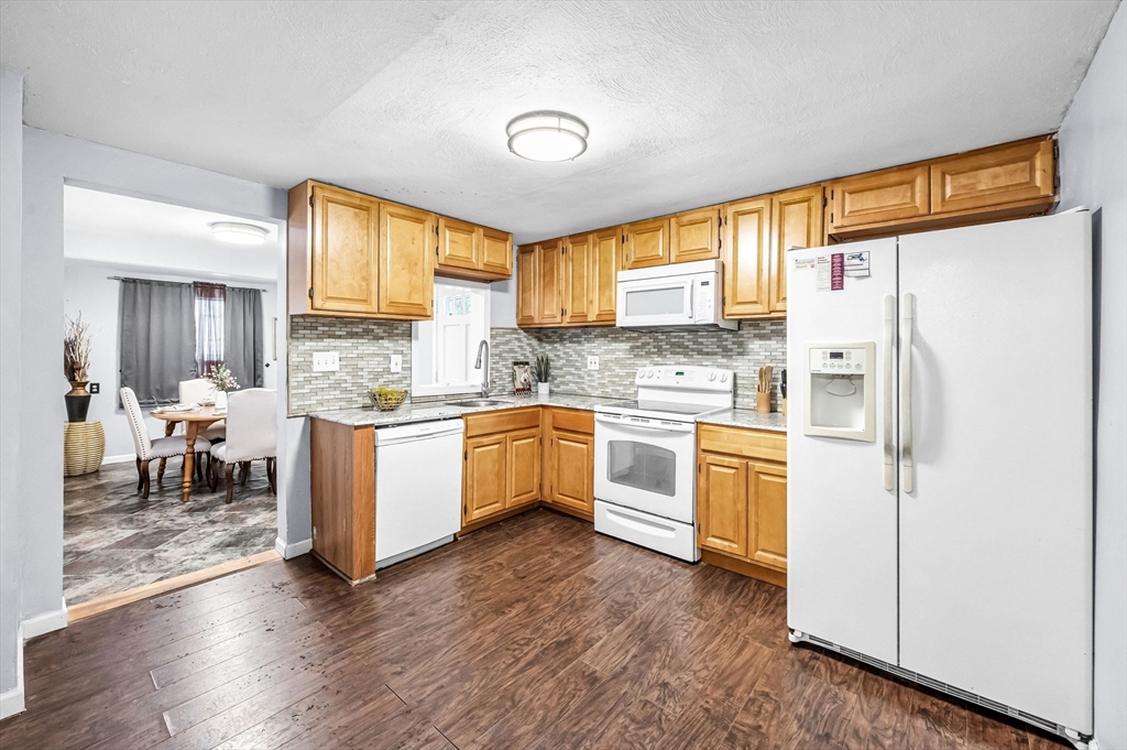 63 Lawton Street Springfield, MA 01109 - Photo 8 of 34