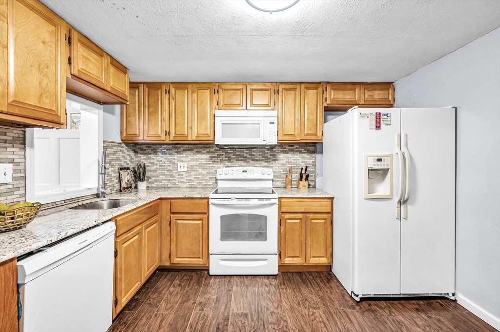 63 Lawton Street Springfield, MA 01109 - Photo 10 of 34