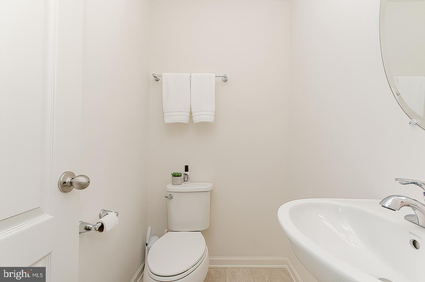 613 Thumper Drive Ranson, WV 25438 - Photo 8 of 35 1/2 bath on lower level