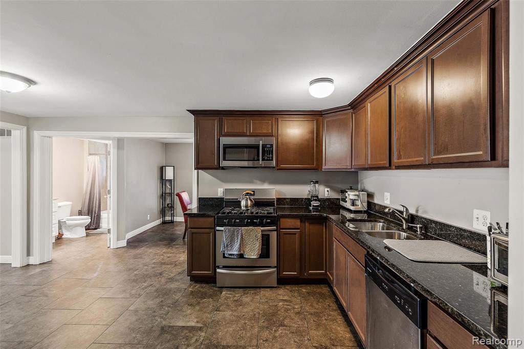 3327 Hessel Avenue Rochester Hills, MI 48307 - Photo 15 of 36