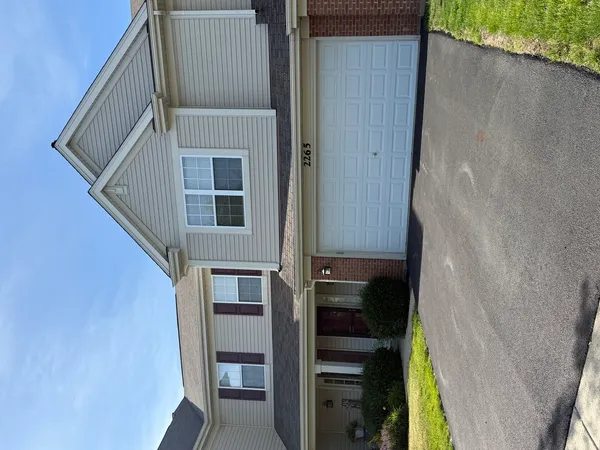 $2,500 | 2265 Pembridge Drive, Lake In The Hills, IL 60156