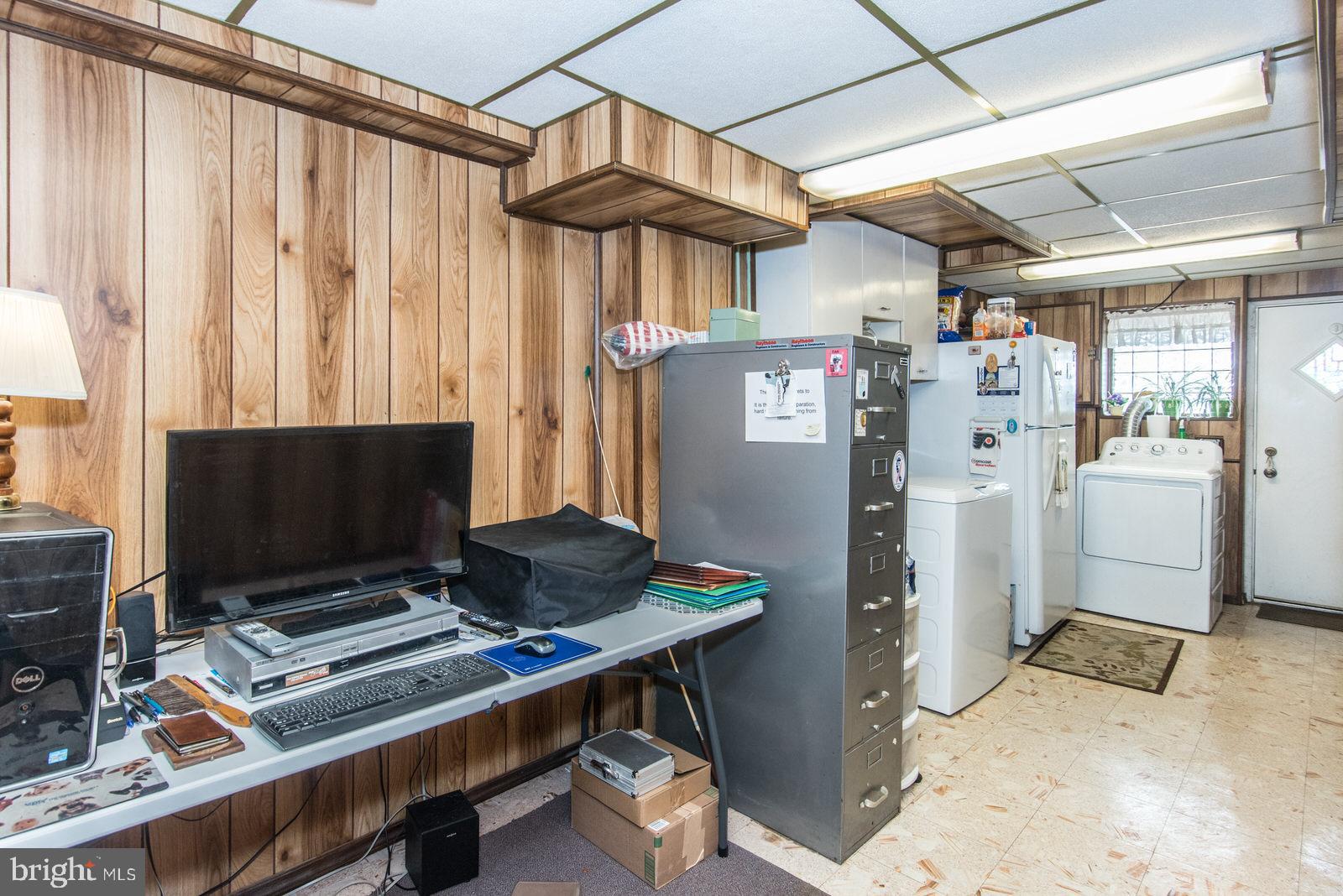 8931 Blue Grass Road Philadelphia, PA 19152 - Photo 65 of 85 office/work area