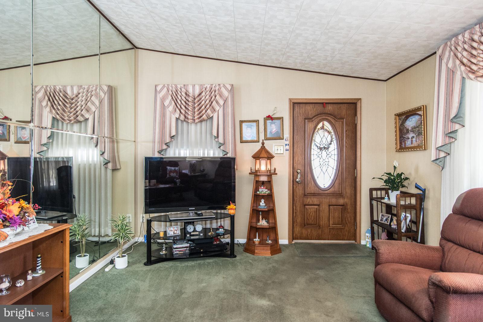 8931 Blue Grass Road Philadelphia, PA 19152 - Photo 9 of 85 Living Room