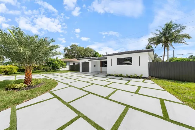 $696,000 | 1305 North 31st Road, Hollywood, FL 33021