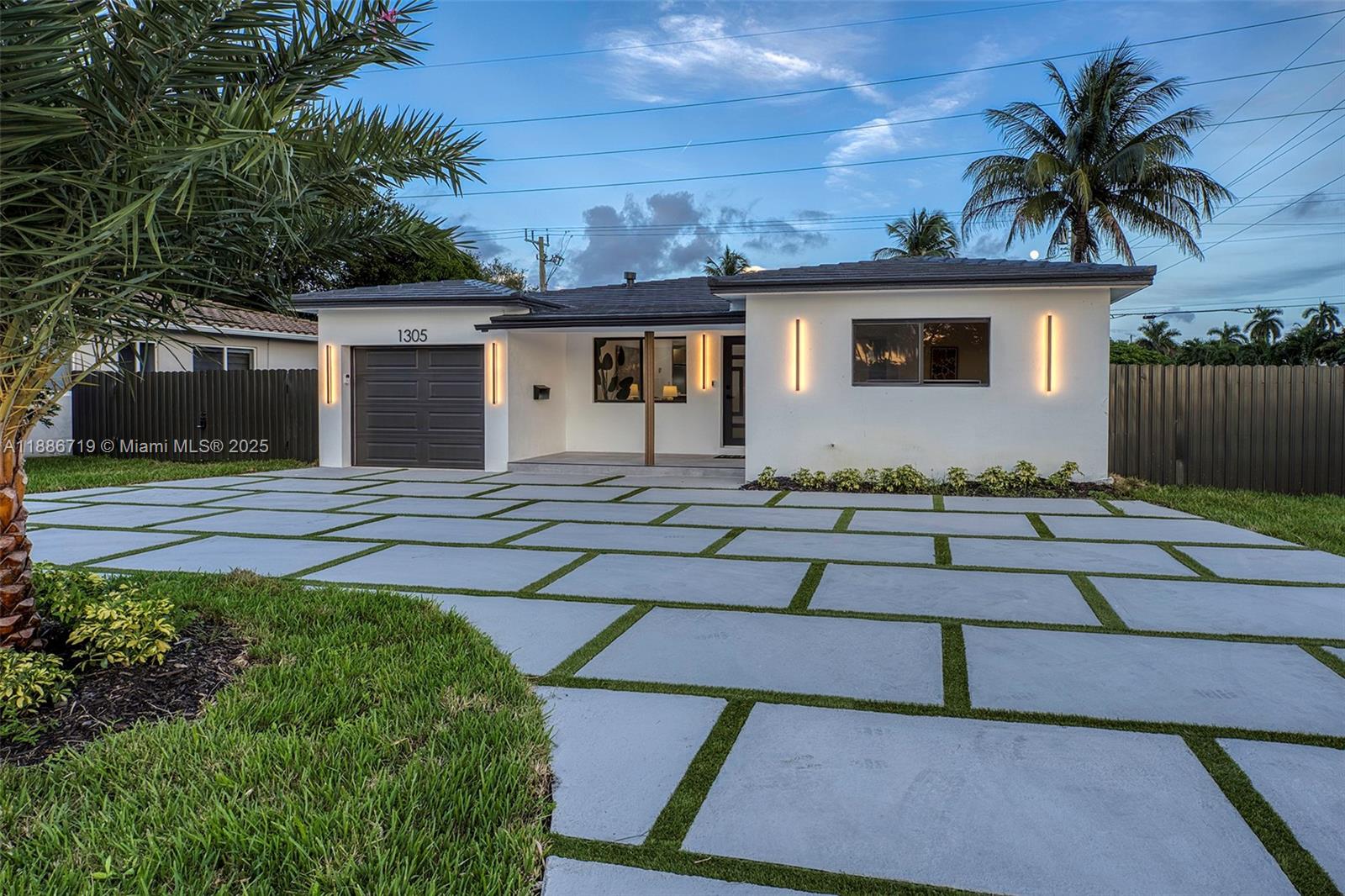 1305 North 31st Road Hollywood, FL 33021 - Photo 3 of 29