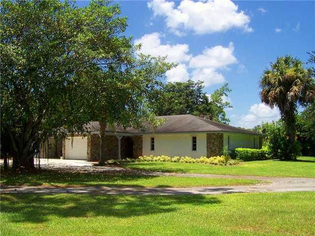 12604 N Road Loxahatchee, FL 33470 - Photo 1 of 25 Primary Photo