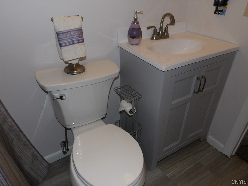 727 Bowling Green Road Cortlandville, NY 13045 - Photo 33 of 43 Full Bathroom