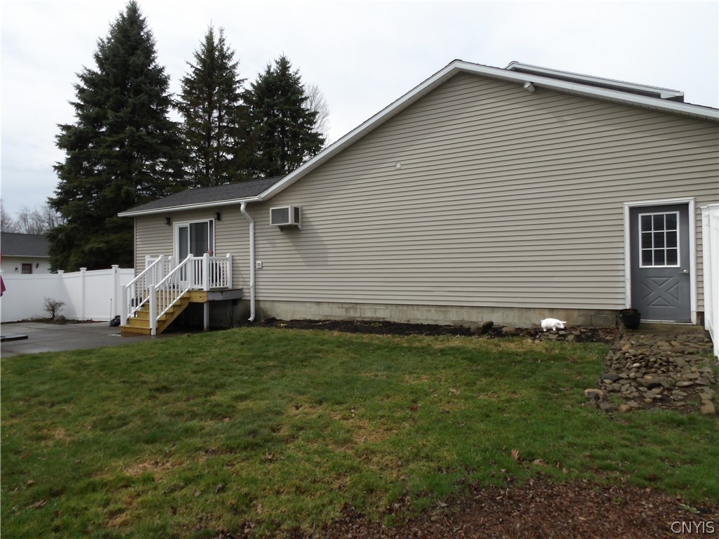 727 Bowling Green Road Cortlandville, NY 13045 - Photo 8 of 43 side yard