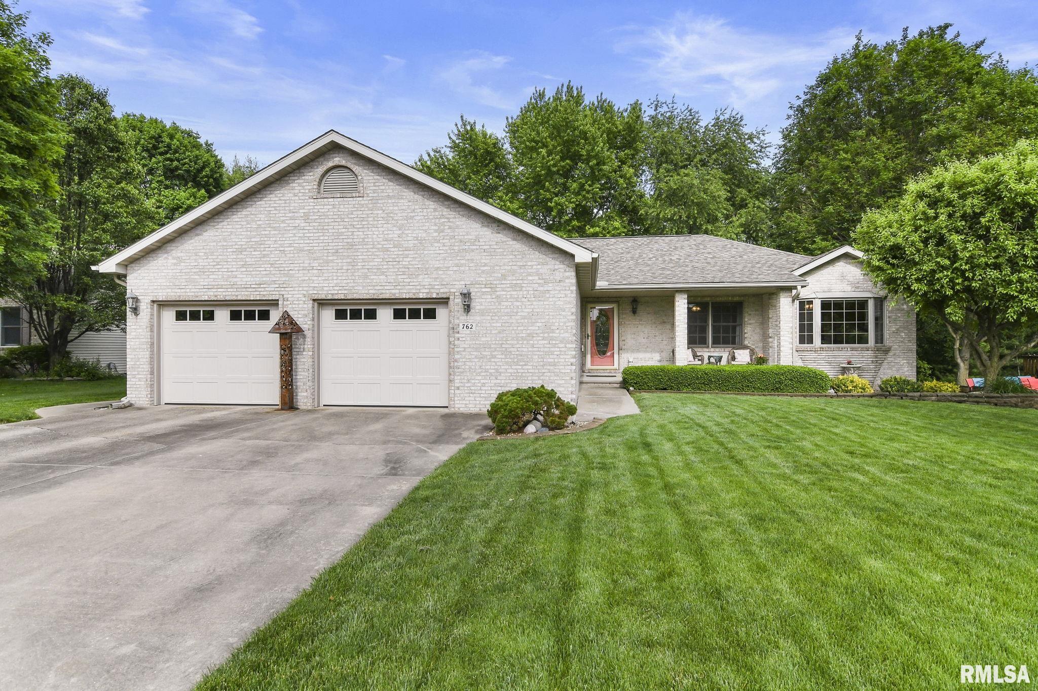 762 Cherokee Drive Springfield, IL 62711 - Photo 1 of 33