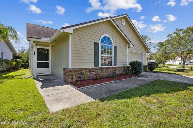 a view of a house with a yard