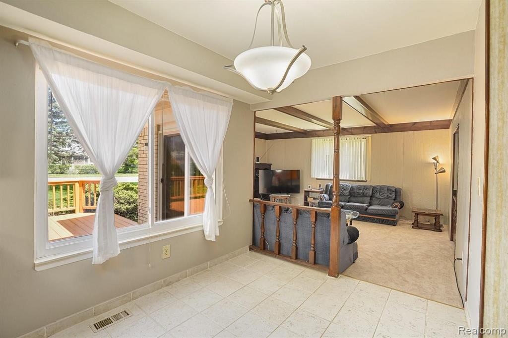691 Abbey Court Rochester Hills, MI 48307 - Photo 10 of 39