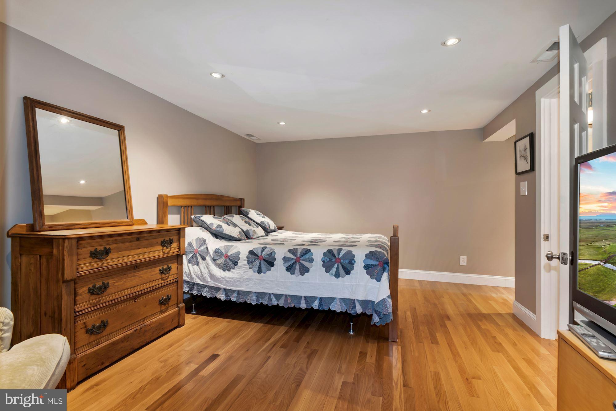 501 Ashford Road Silver Spring, MD 20910 - Photo 34 of 43 Gallery Image 34