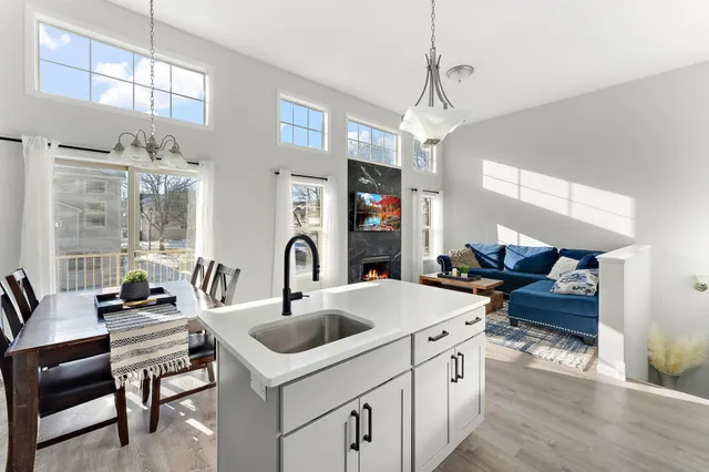 $350,000 | 11629 Prospect Curve, Woodbury, MN 55129