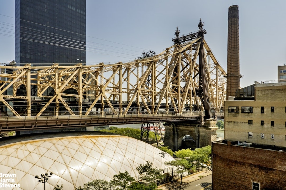 425 East 58th Street, Unit 7D Manhattan, NY 10022 - Photo 10 of 13 a front view of a building
