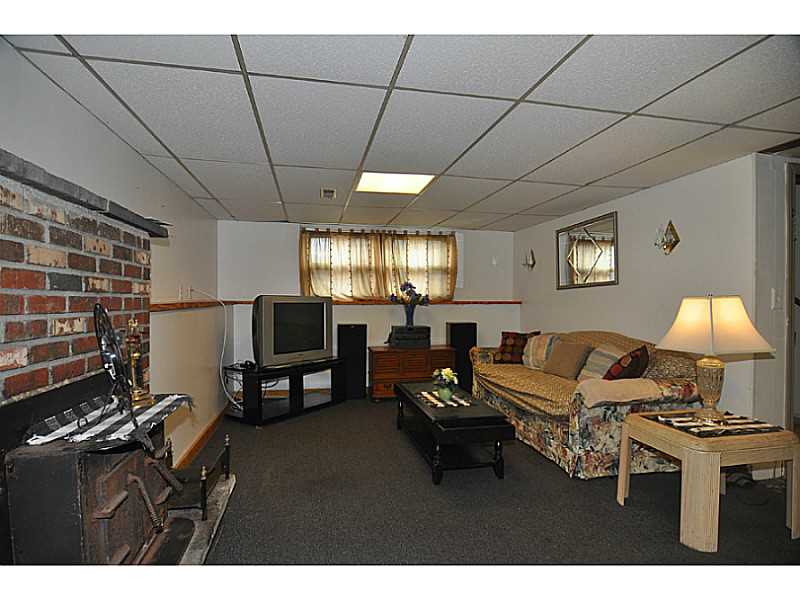 358 Shady Valley Road Coventry, RI 02816 - Photo 18 of 25 Den/Family/Great Room.