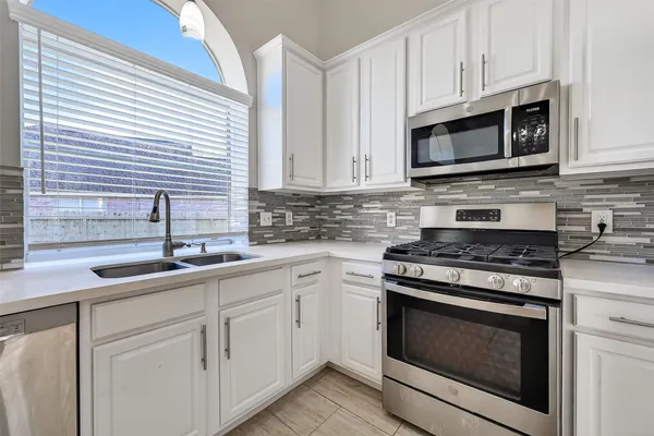 $2,400 | 17711 Shelby Oaks Circle, Richmond, TX 77407