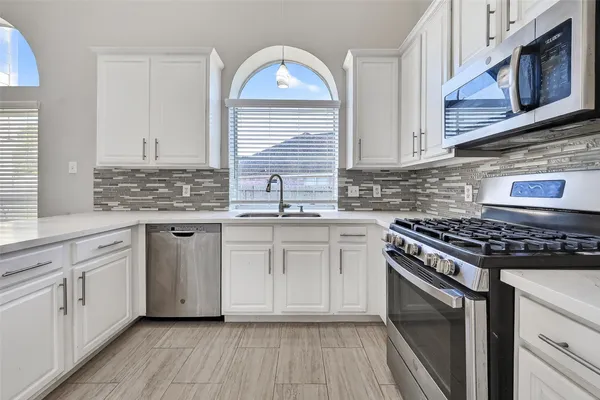 $2,400 | 17711 Shelby Oaks Circle, Richmond, TX 77407